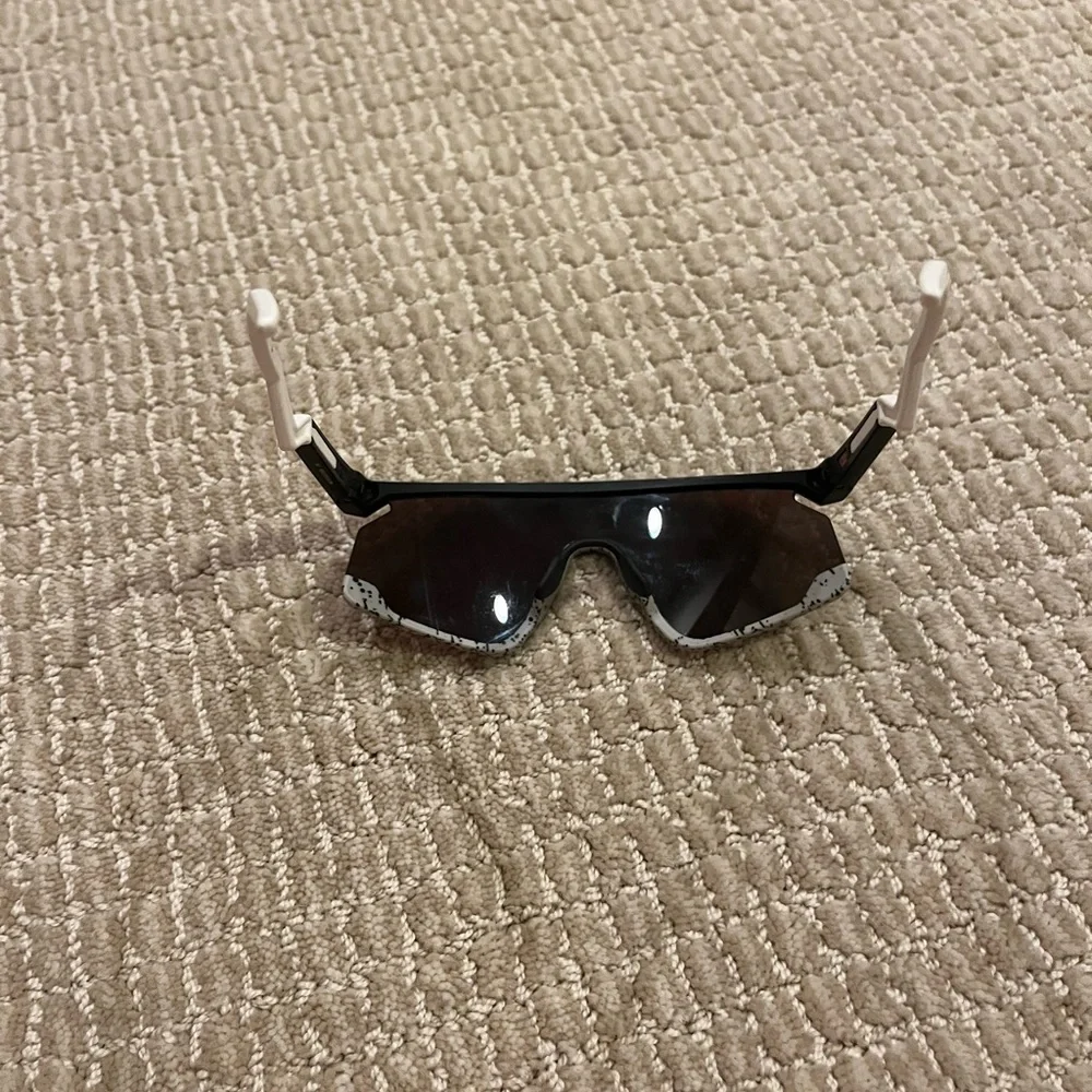 Oakley Kids Sunglasses with Blue and Black Frame - Picture 3 of 5
